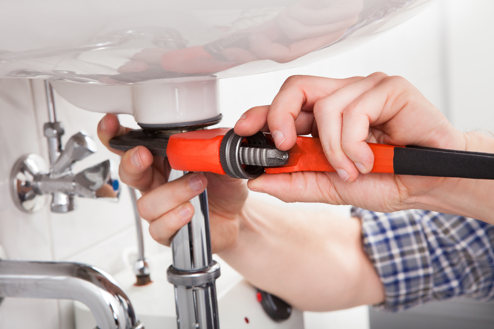 When to Tackle Plumbing Repairs Yourself and When to Call the Pros